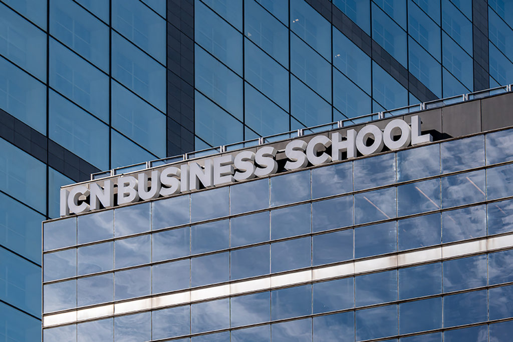 L'enseigne du campus de Paris La Défense où ICN, l'école triple accréditée possède ses quartiers.